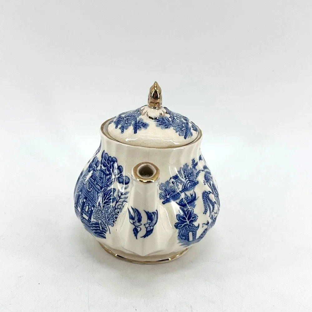 VTG Sadler Blue Willow Teapot Blue White Chinoiserie Ceramic Gold Trim Pagoda